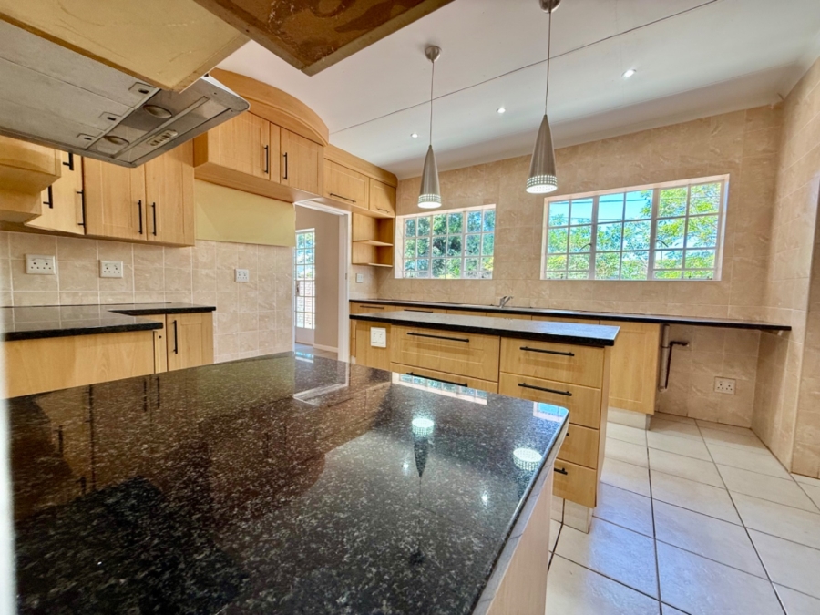 5 Bedroom Property for Sale in Bluewater Bay Eastern Cape